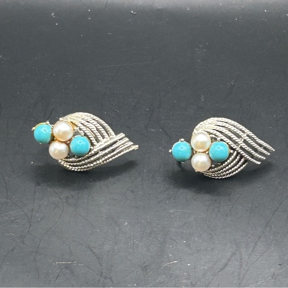 Vintage Coro Earrings Turquoise /Faux Pearl Silver Clip On - Picture 9 of 10